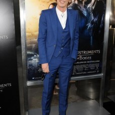 I saw Jamie this night and he is much taller than I expected. This blue looks great on blondes.