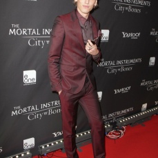 I LOVE men who wear burgundy. His Mortal Insruments co-star Robert Sheehan wore a leather look in this color that was equally lovely.